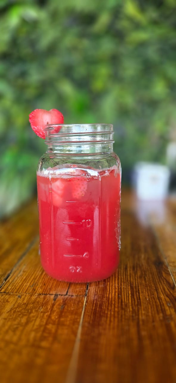 Agua de fresa