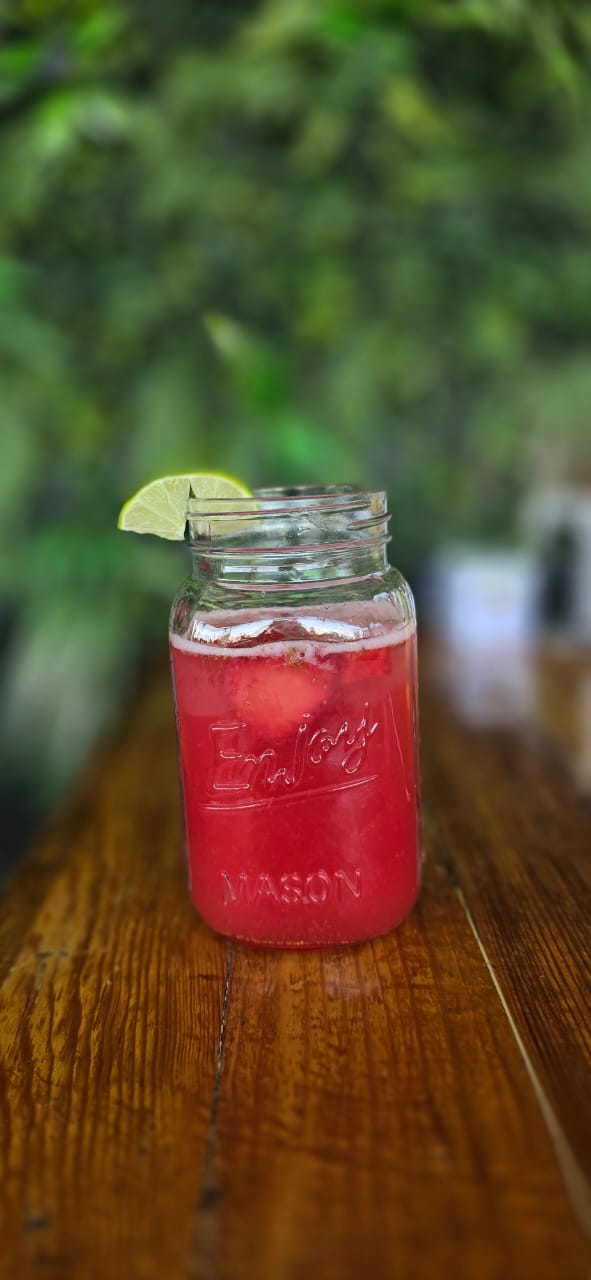 Agua de fresa